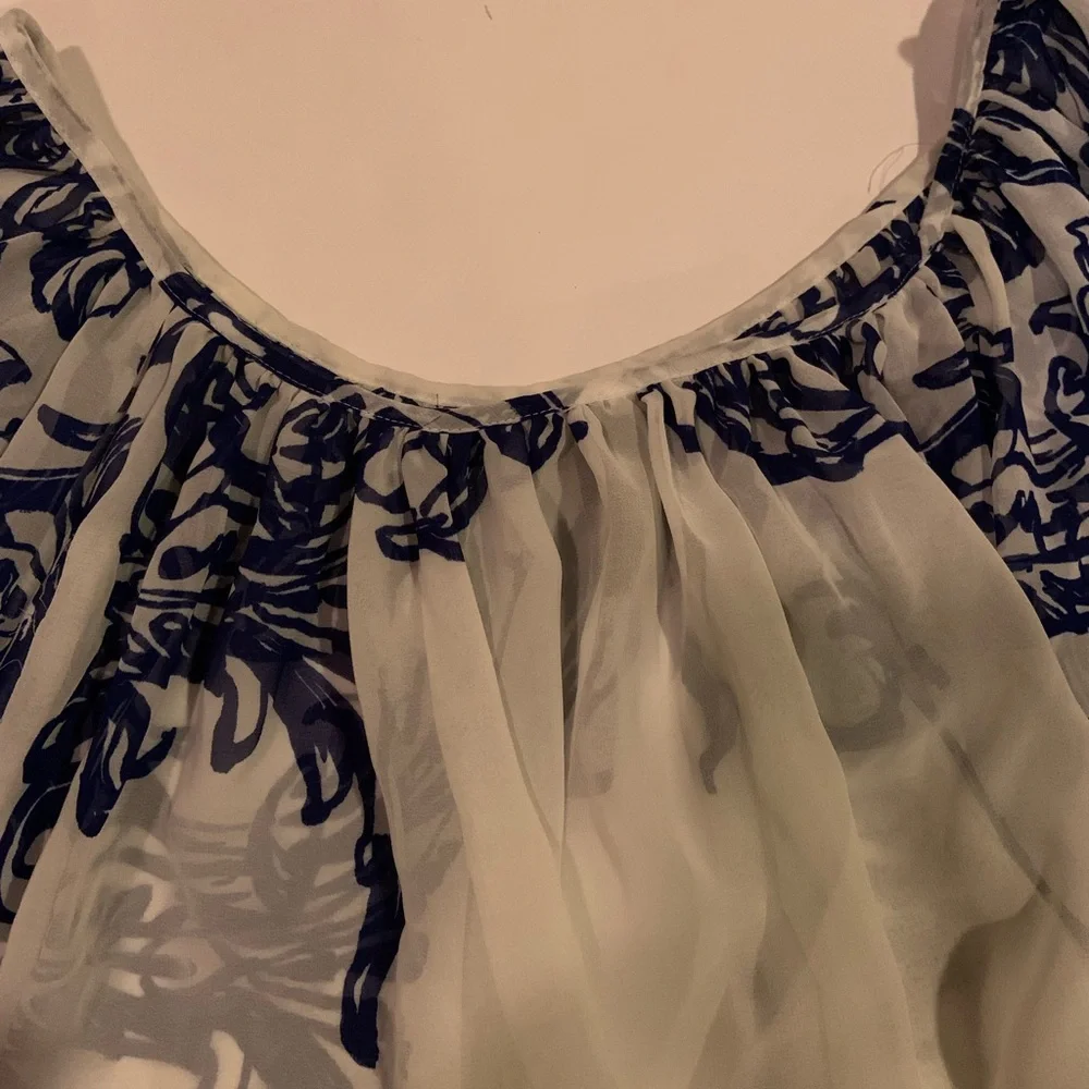 INC International Concepts White & Blue Flowy Blouse Pullover Size 10 Oversized - Picture 4 of 9